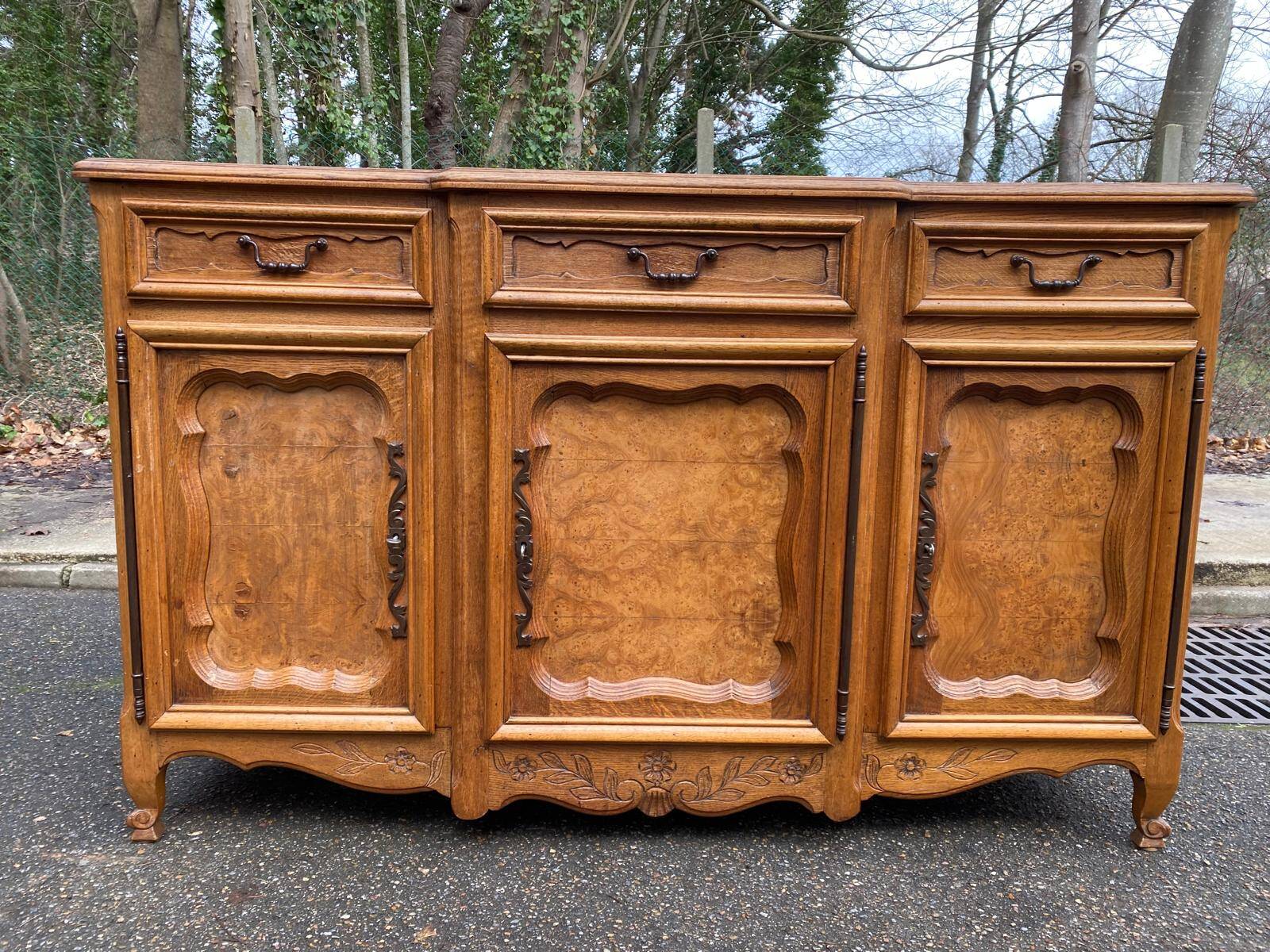 Buffet Louis XV époque 19ème en bois chêne massif