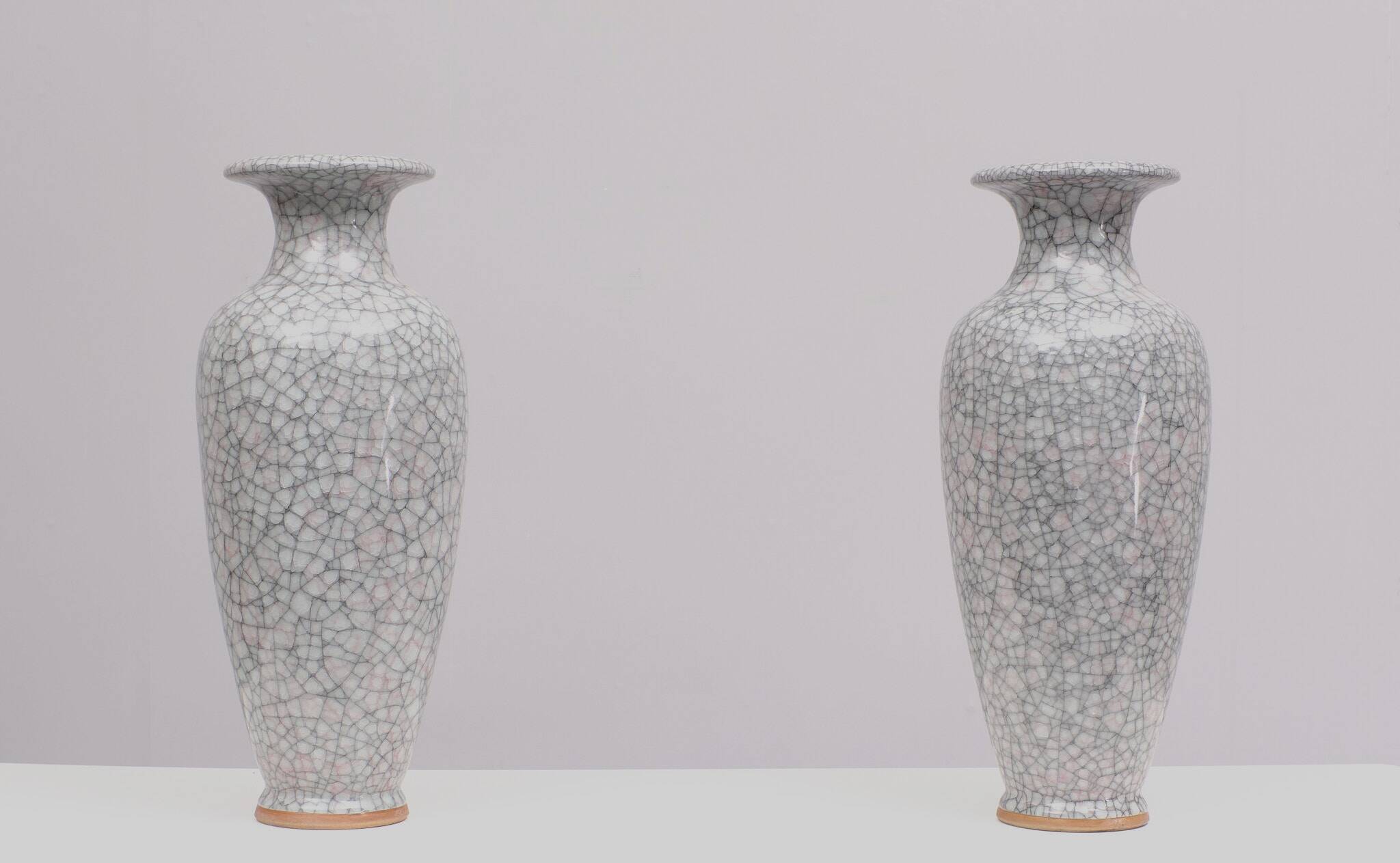 Ensemble de grands vases chinois antiques faits à la main avec glaçure craquelée