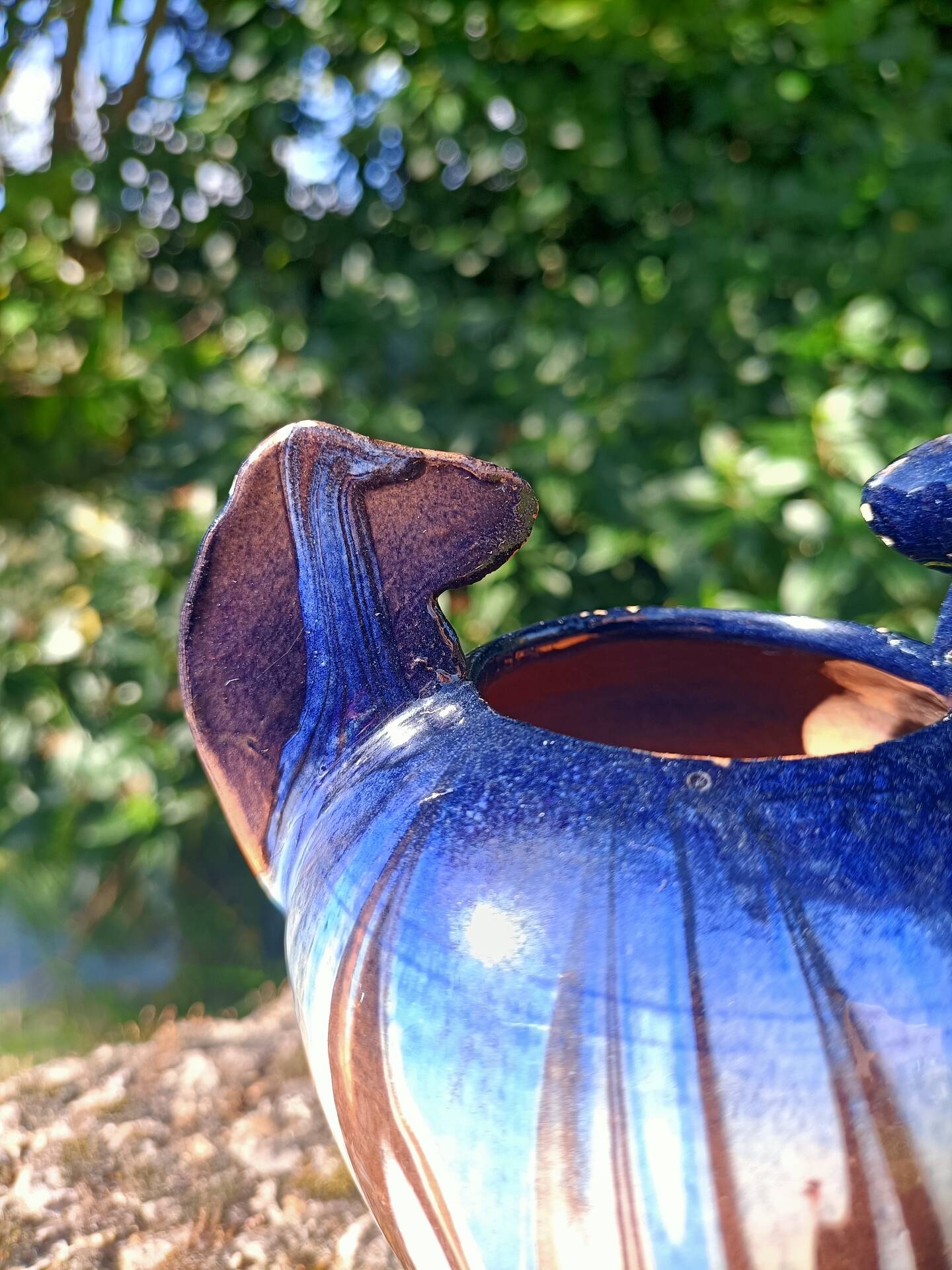 Ceramic vase with equestrian motif
