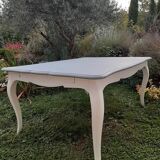 Table Louis XV style provençal en bois massif ancien, sculptée de motifs de végétaux
