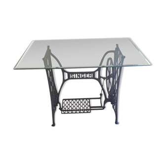 Decorative table in wrought iron and glass