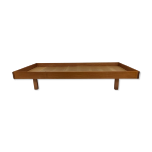 Lit minimaliste des années 1960
