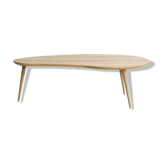 Bean-shaped coffee table in solid local oak (140x90cm)