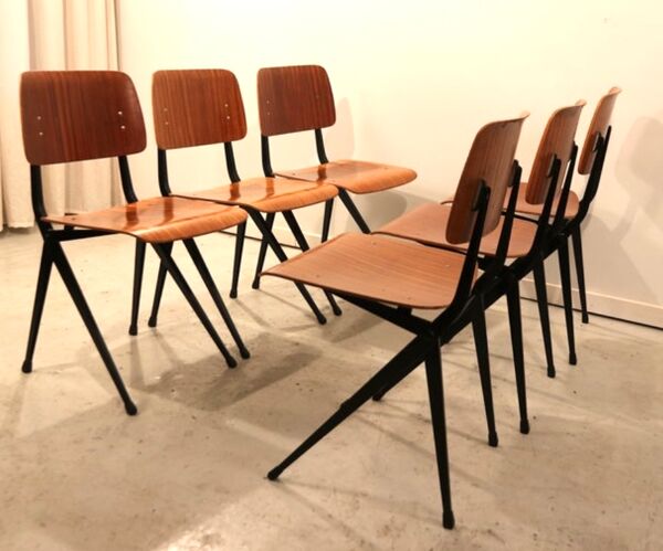 Chaises industrielles Marko, modèle Compass Leg