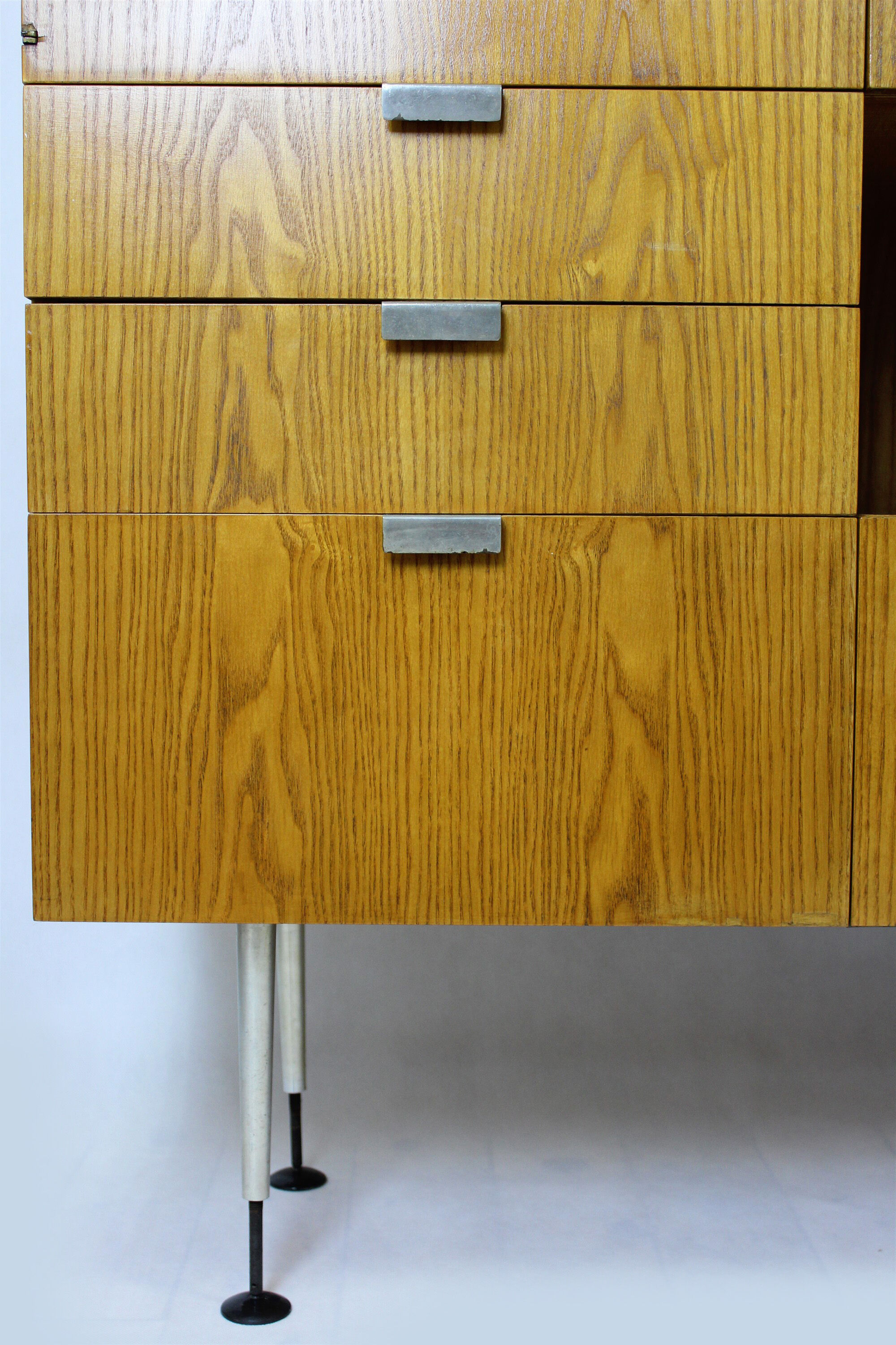 Armoires en frêne par Jitona en 1965