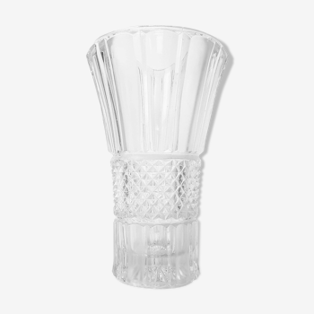 Geometrically patterned glass vase