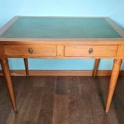 Bureau de style Louis XVI