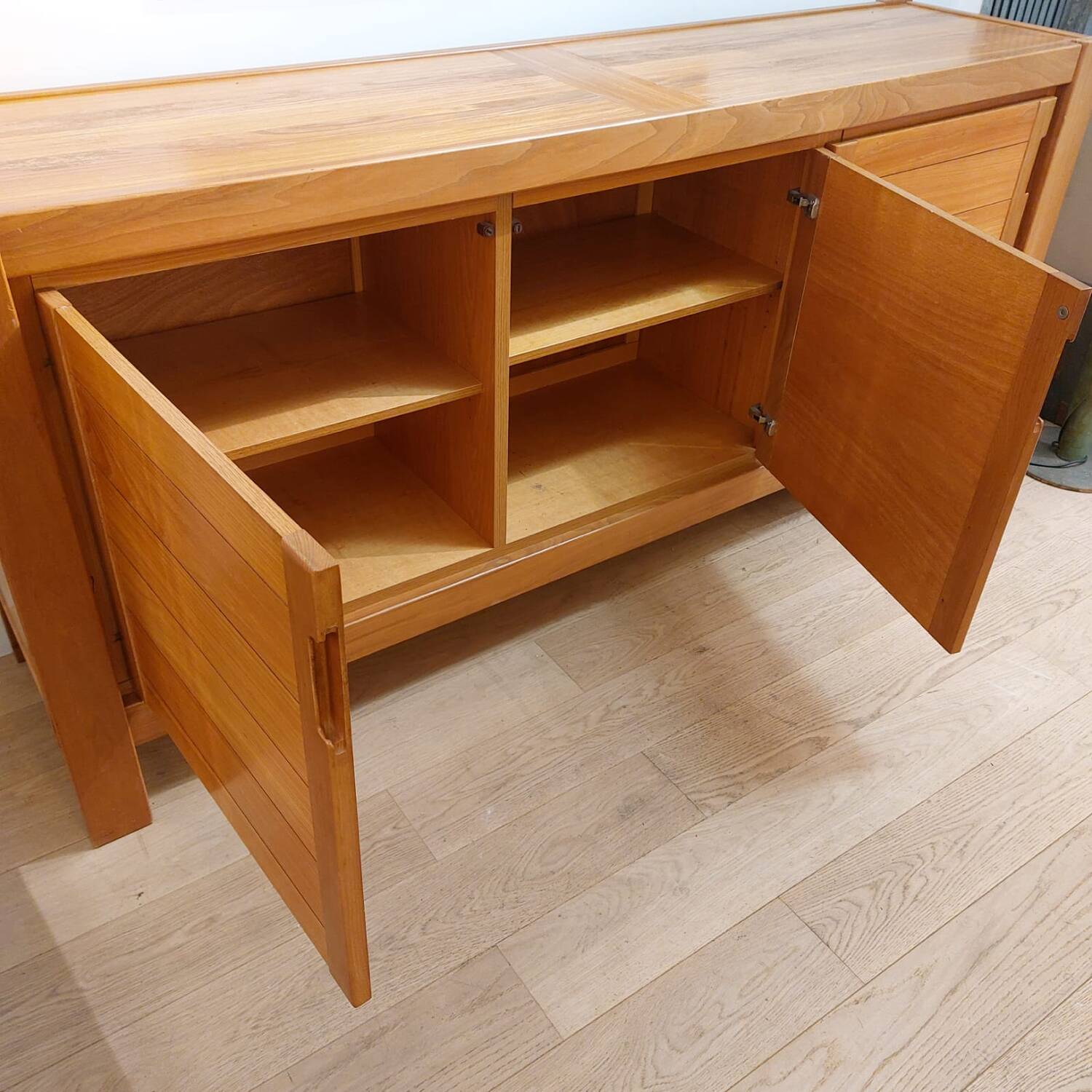 Regain house sideboard