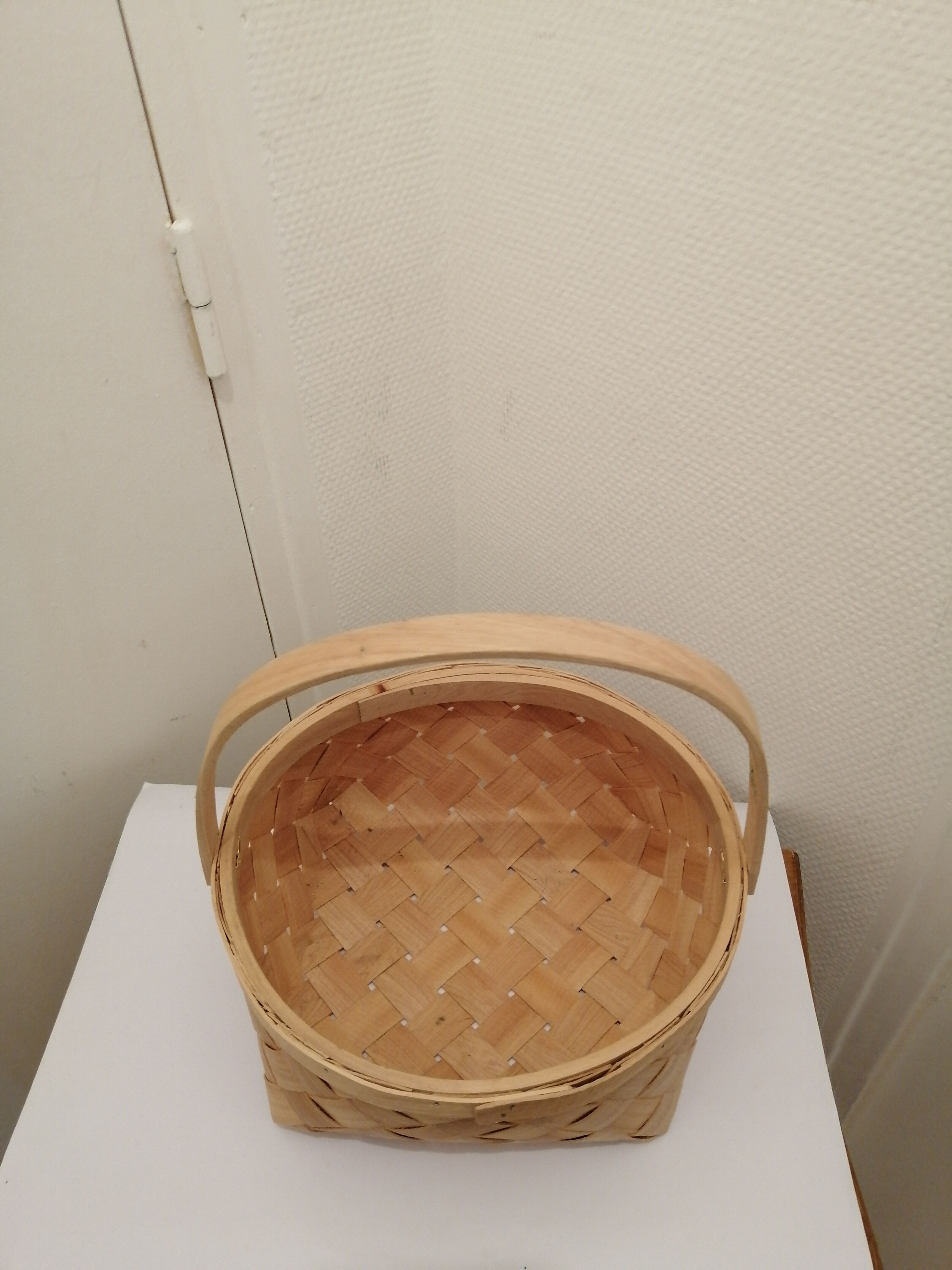 Wooden basket with slats
