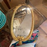 Oval mirror in gilded wood