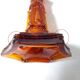 Paire de flambeaux en verre ambré ornés de motifs gothiques