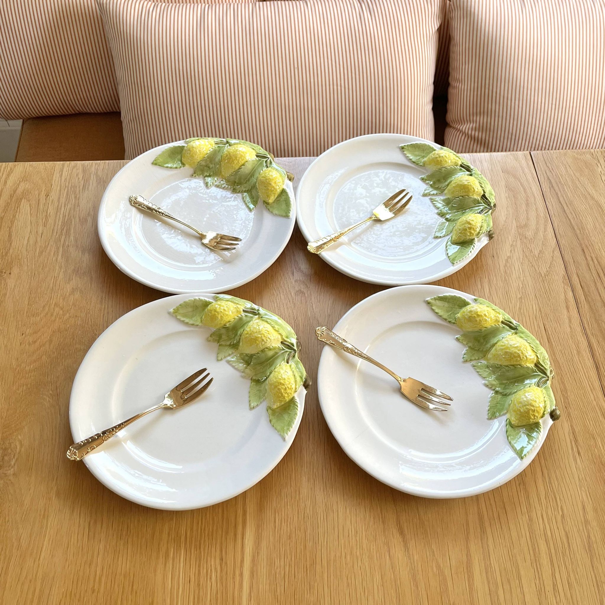 Dessert plates with lemon barbotine