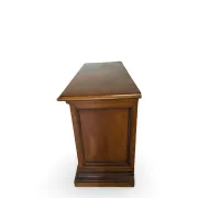 Elegant antique Italian chest of drawers, dating from the 20th century