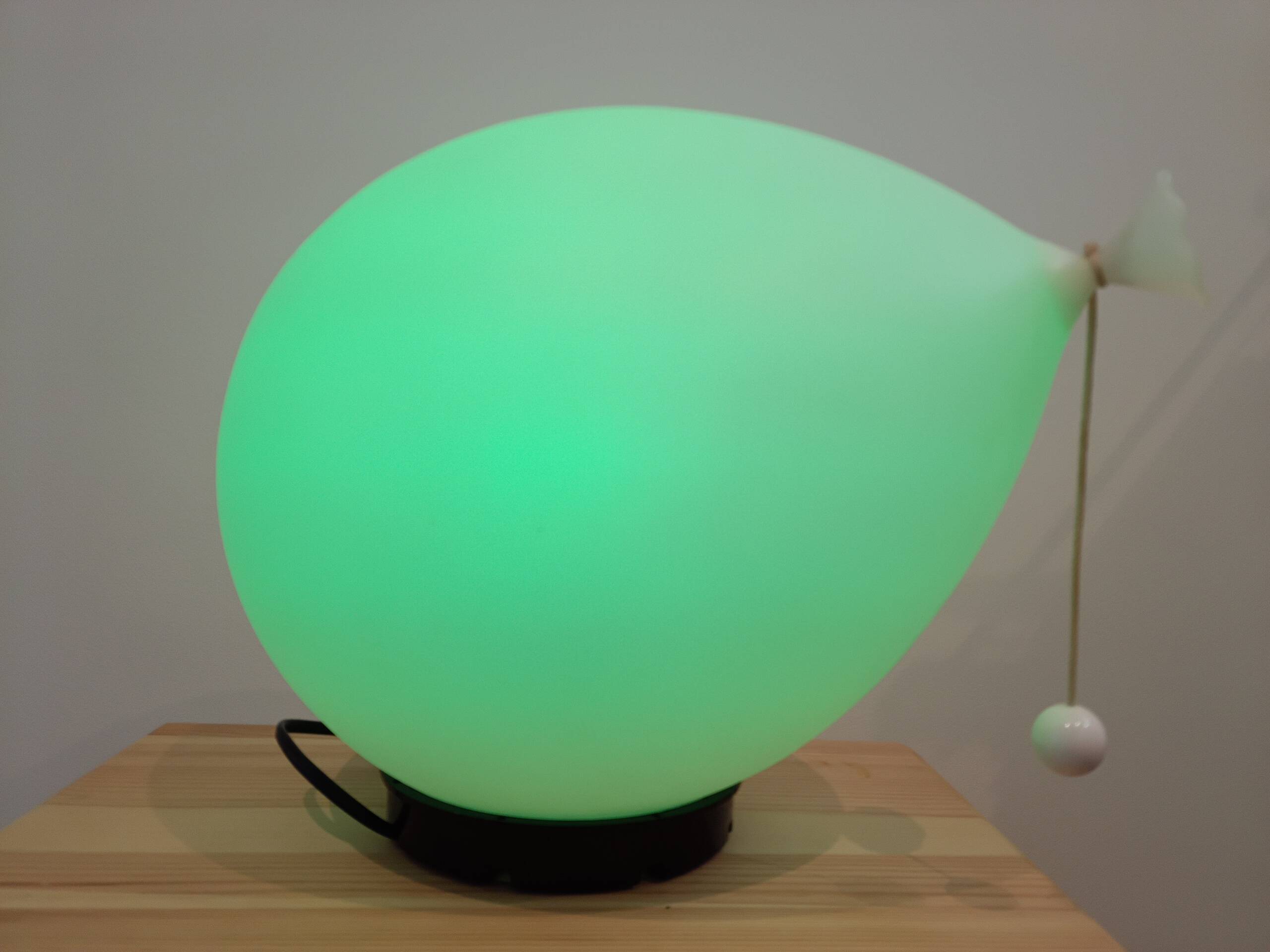 lampe ballon du designer Yves Christine produit par Bilumen Italie 1975