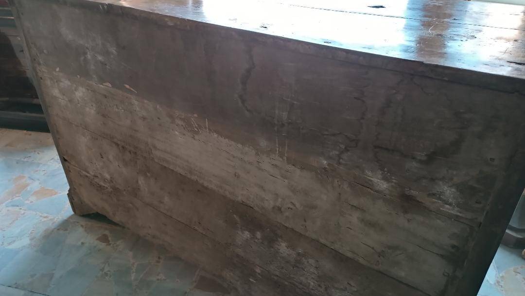Grand Buffet Antique Du 17ème Siècle En Noyer Du Nord De l'Italie