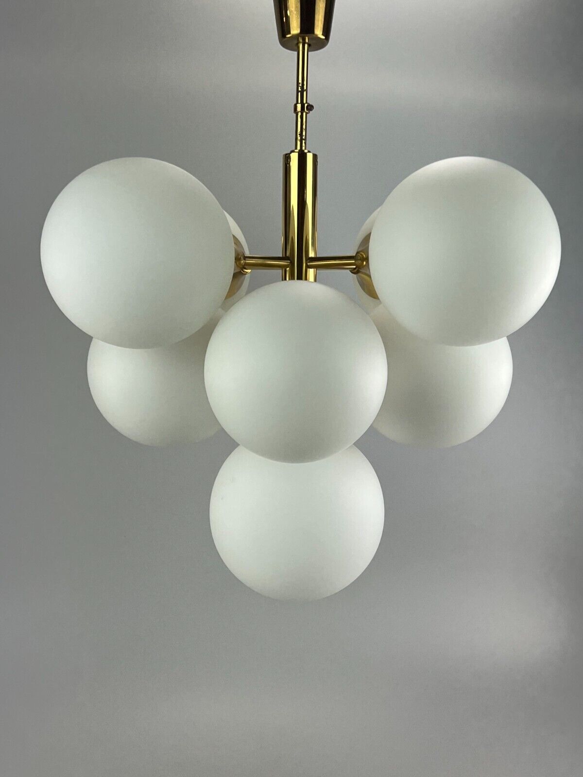 Lustre Sputnik Kaiser Leuchten design en verre opale années 60 70