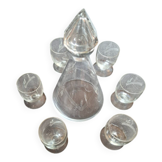 Port decanter and its 6 glasses