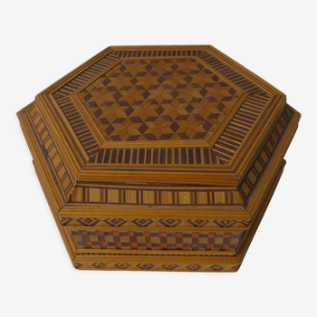 Octagonal rattan box