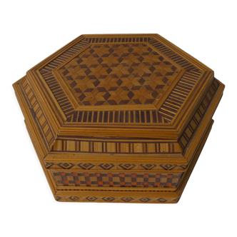 Octagonal rattan box