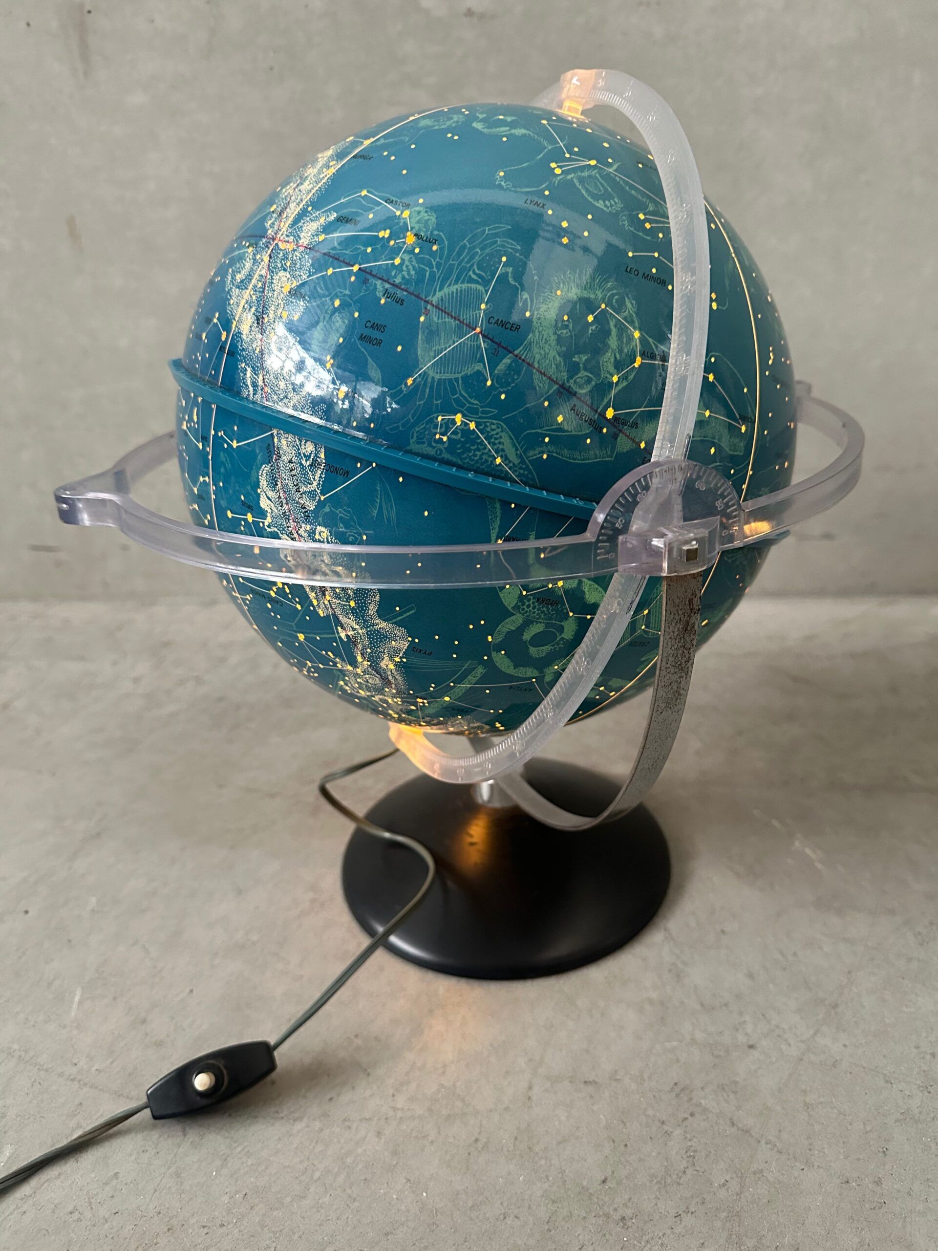 Globe céleste vintage – Alpha