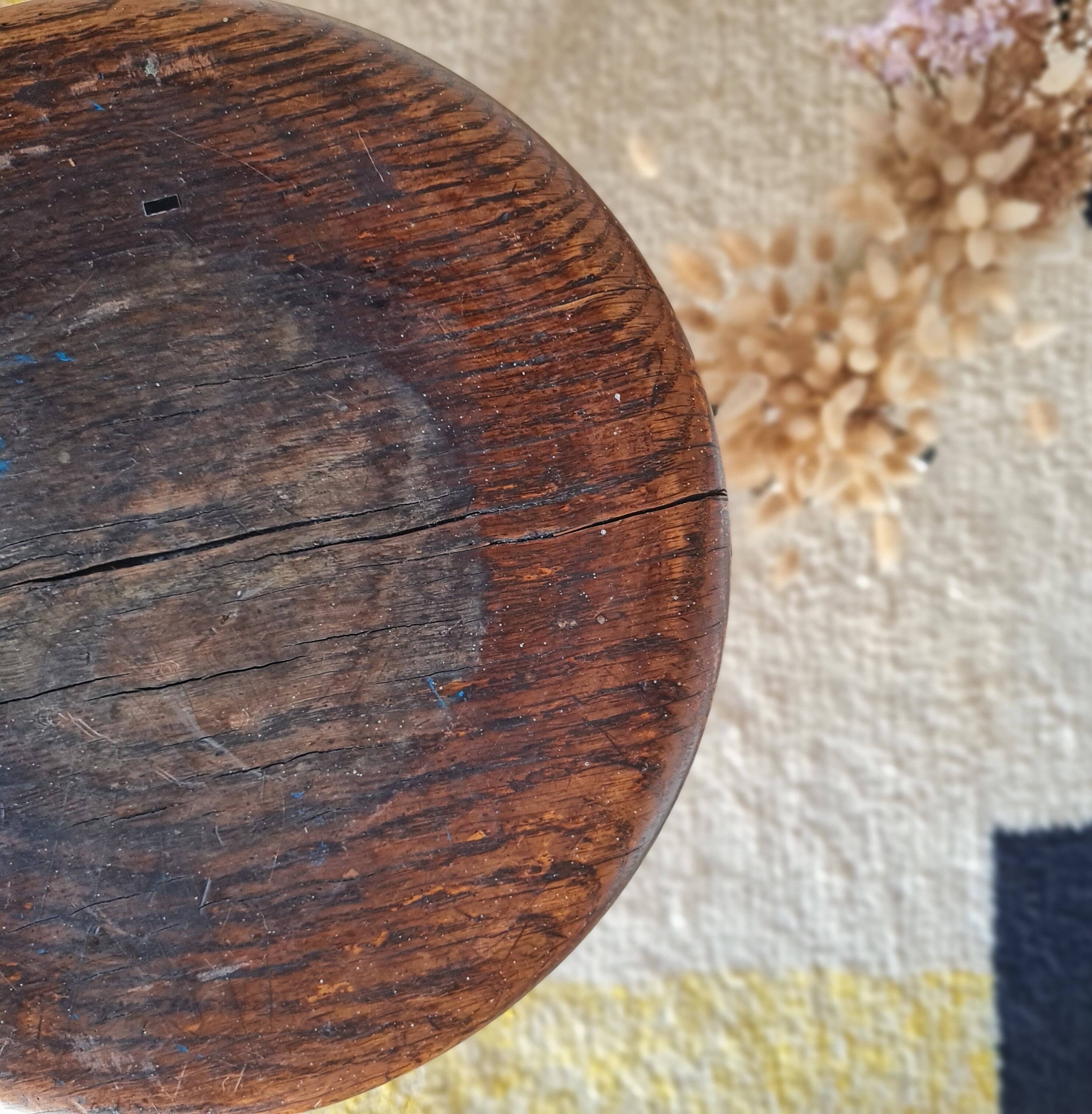 Tabouret haut d'atelier patiné