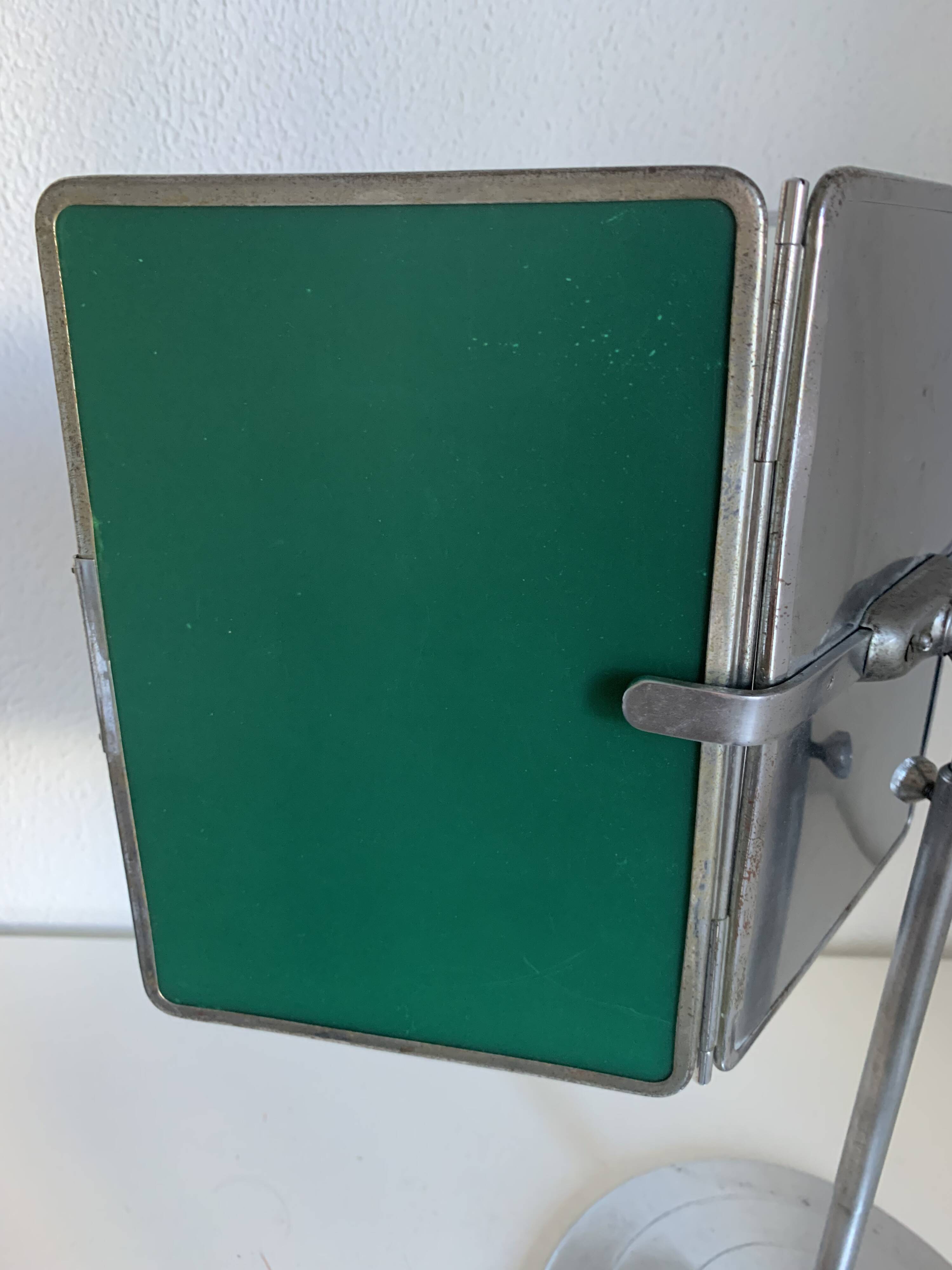 Vintage 1940 triptych barber mirror with bevelled foot - 40 x 35 cm