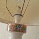 Lampe vintage en céramique orange fleurie