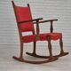 Chaise à bascule danoise des années 1960, d'origine en bon état, bois de chêne massif, tissu en laine d'ameublement.