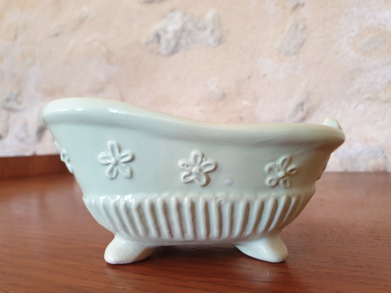 Earthenware soap holder