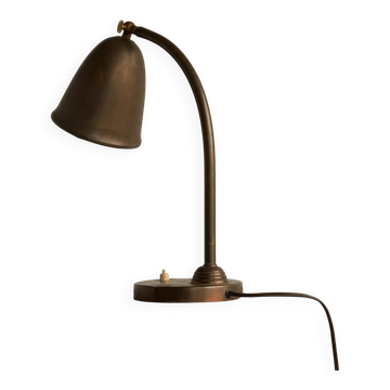 Art Deco table lamp in patinated brass from the 1930s.