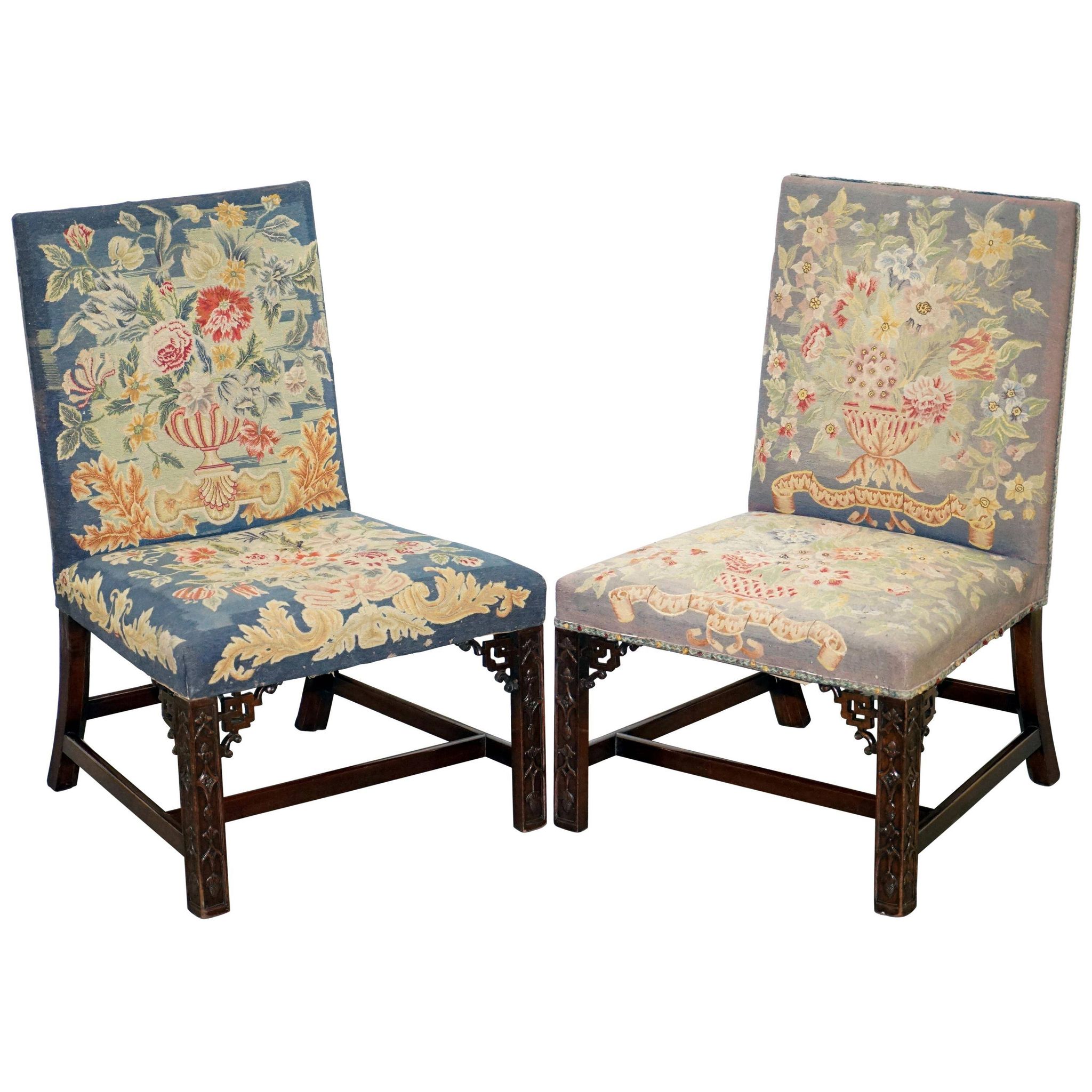 Paire de chaises Thomas Chippendale époque 1760 brodées sculptées