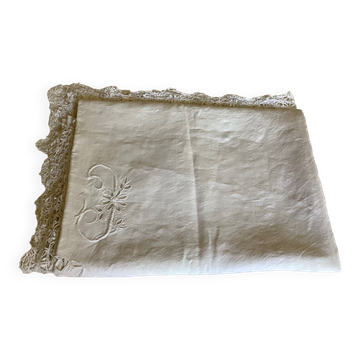 Ancien drap brodé monogramme CA