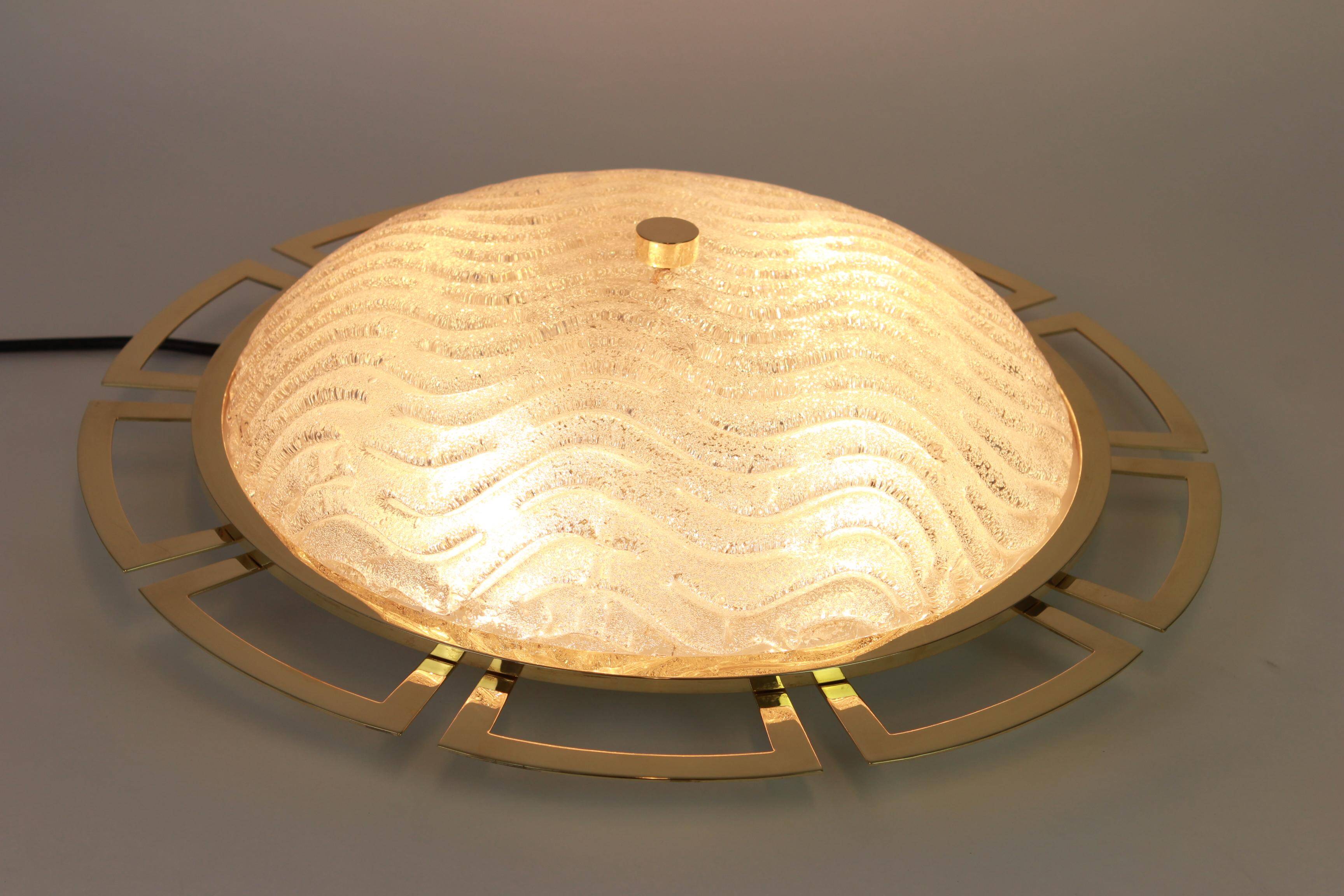 Grand Sputnik ceiling light in brass, Stilnovo style, 1970s.