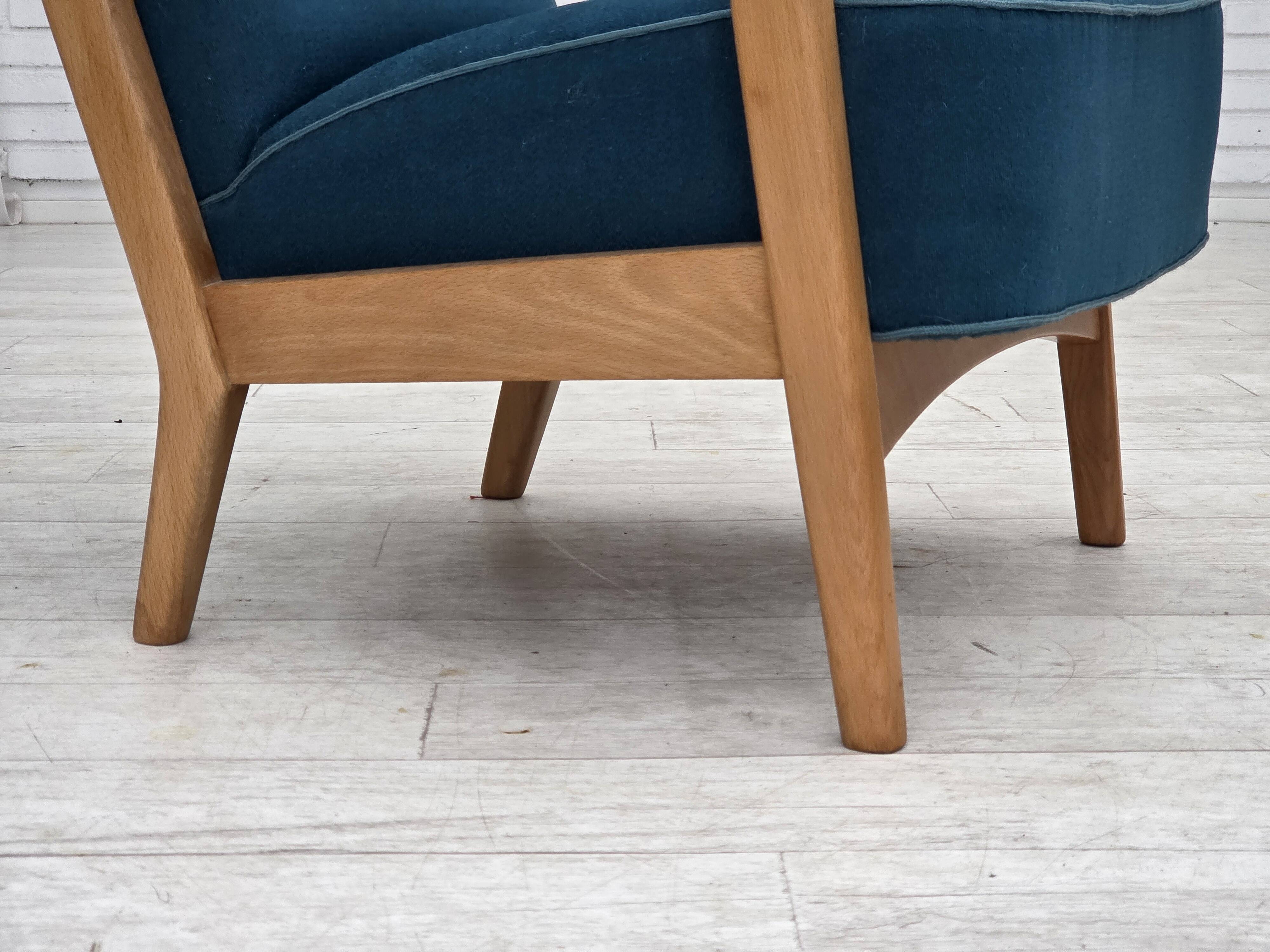 Fauteuil danois des années 1970 par Fritz Hansen, en laine de mobilier, bois de hêtre.