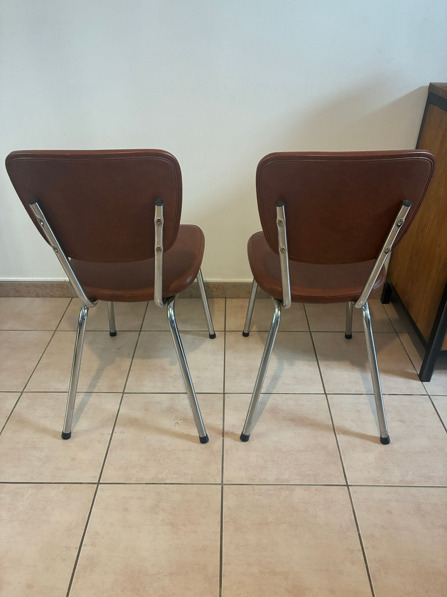 Set of 2 brown faux leather chairs – 1970s – vintage
