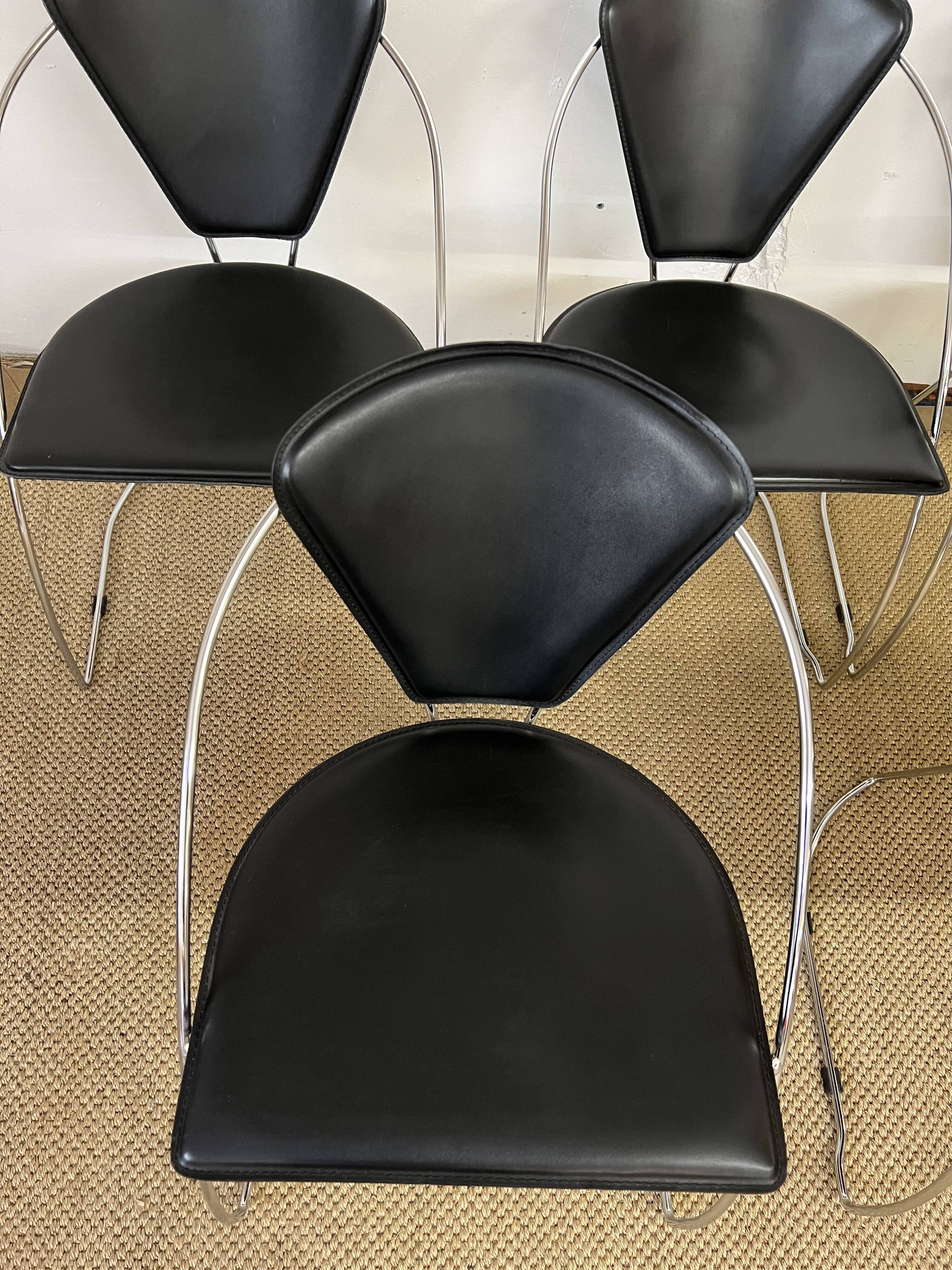 Lot 5 chairs black leather thread
