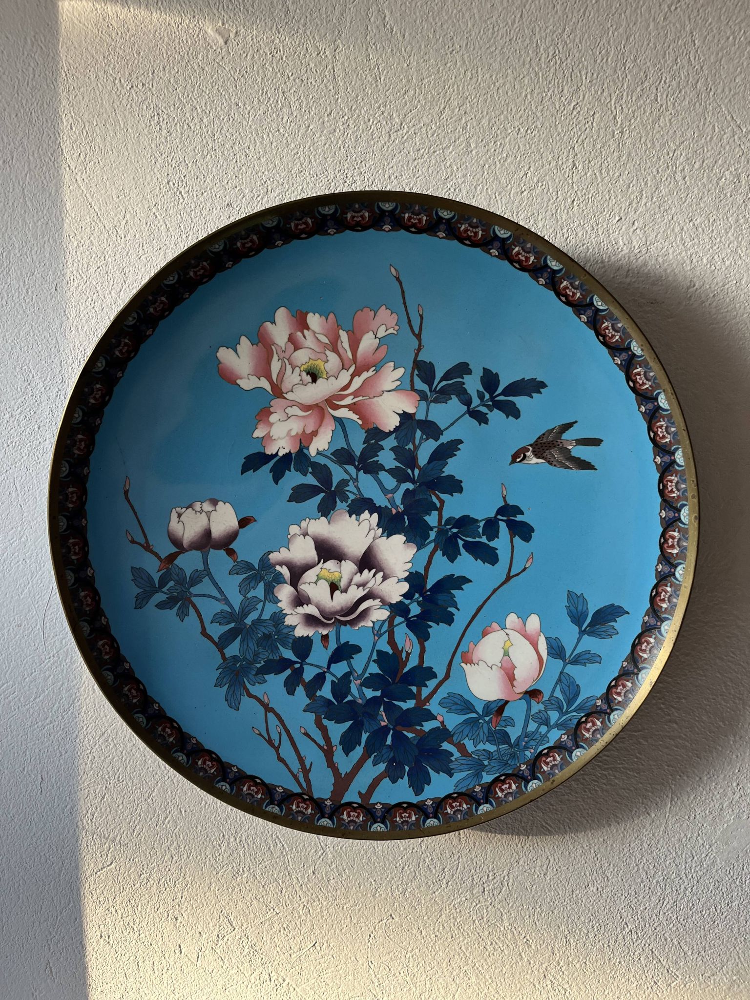 Coupe japonaise du XIXe siècle en émaux cloisonnés