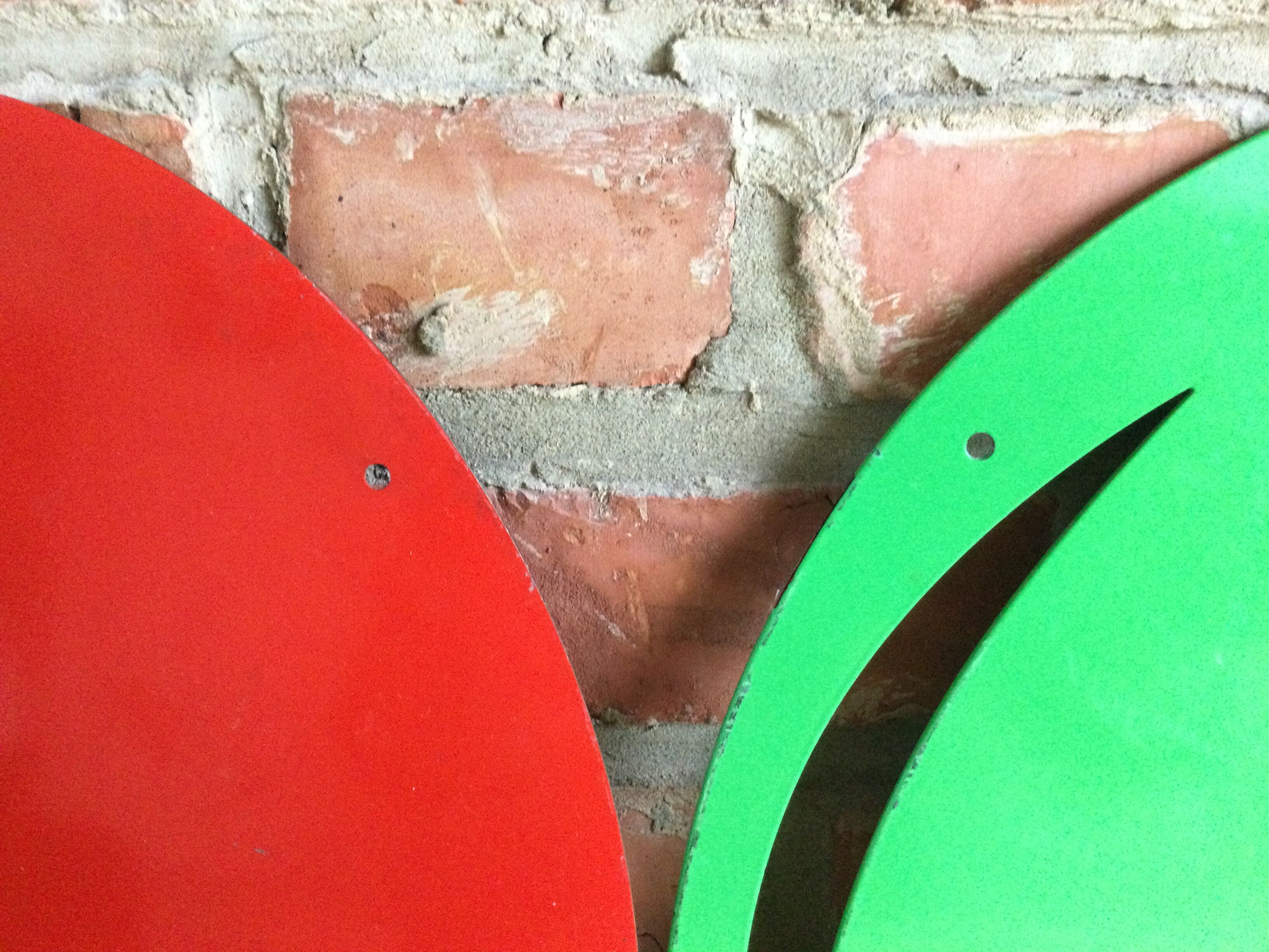 2 green and red apple magnetic panels