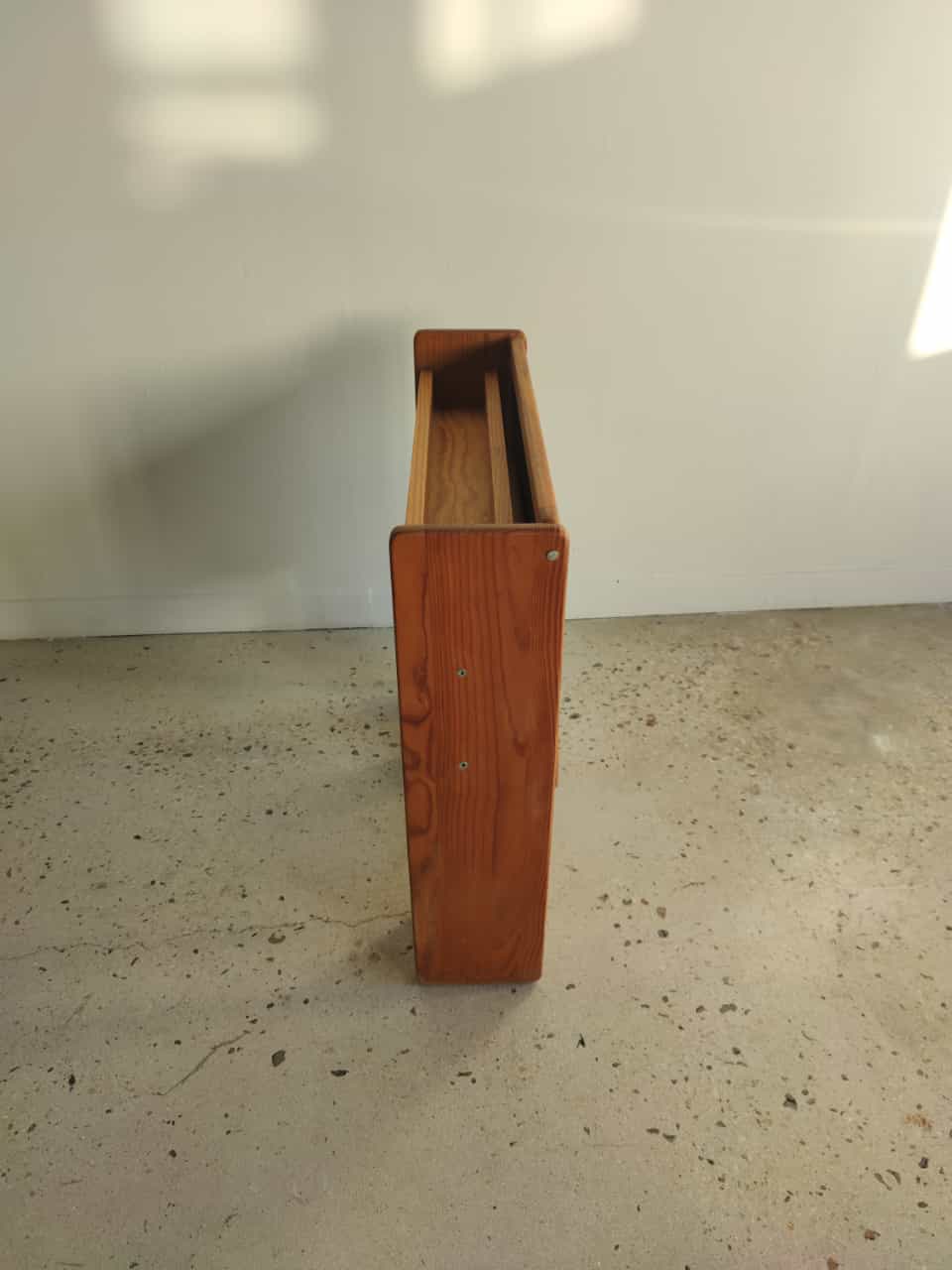 Foldable pine children's desk