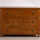 Ancienne commode Biedermeier avec ferrures en forme de fleurs (vers 1850)