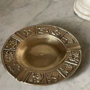 Cendrier horoscope en bronze doré vintage