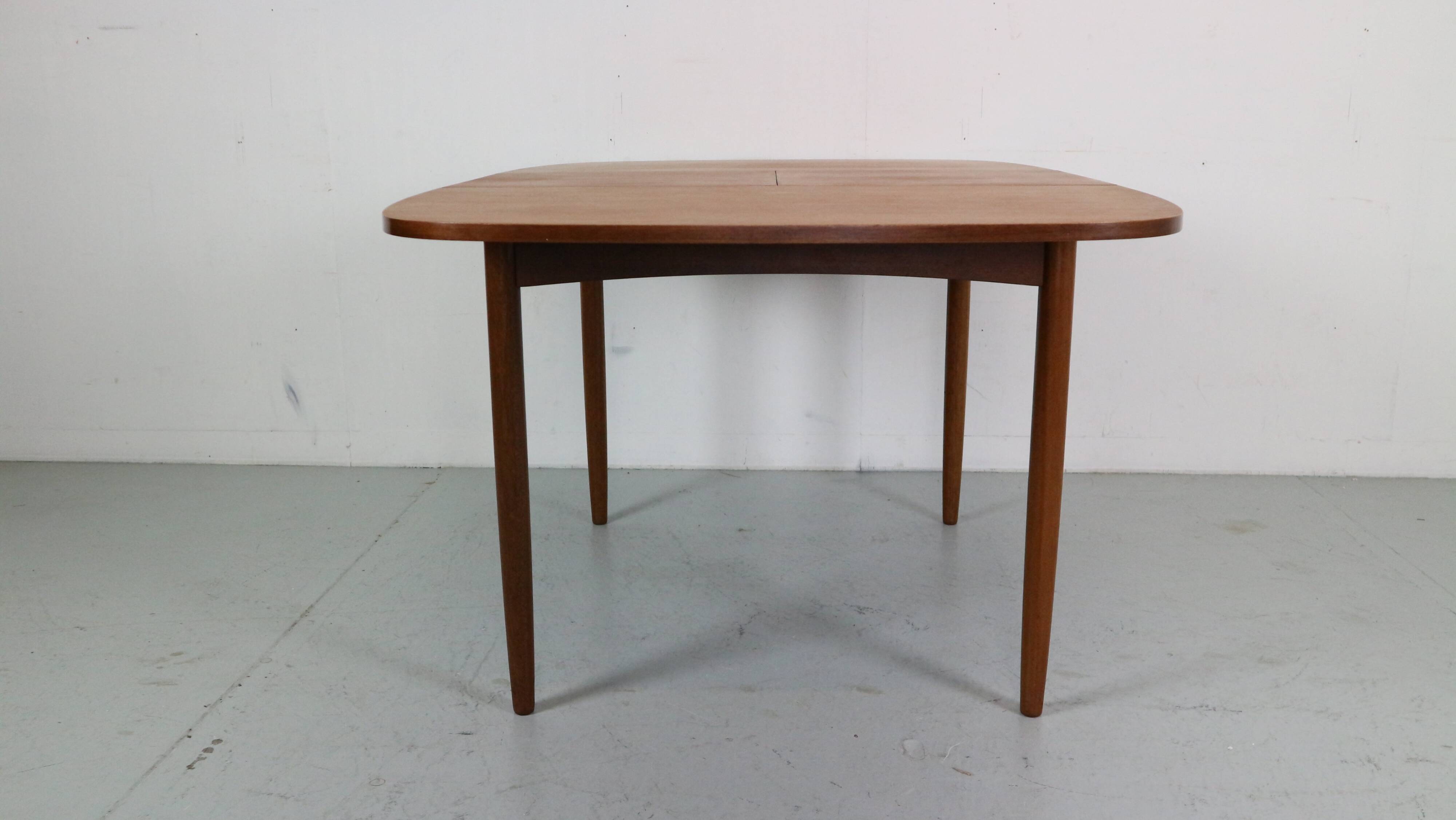 Mid- Century Modern Teak OvalExtendable Dinning Table By G Plan, 1960's