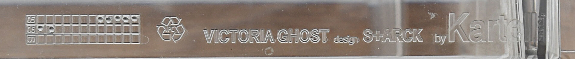 Chaise en plexiglass Philippe starck, editions Kartell, modèle Victoria Ghost