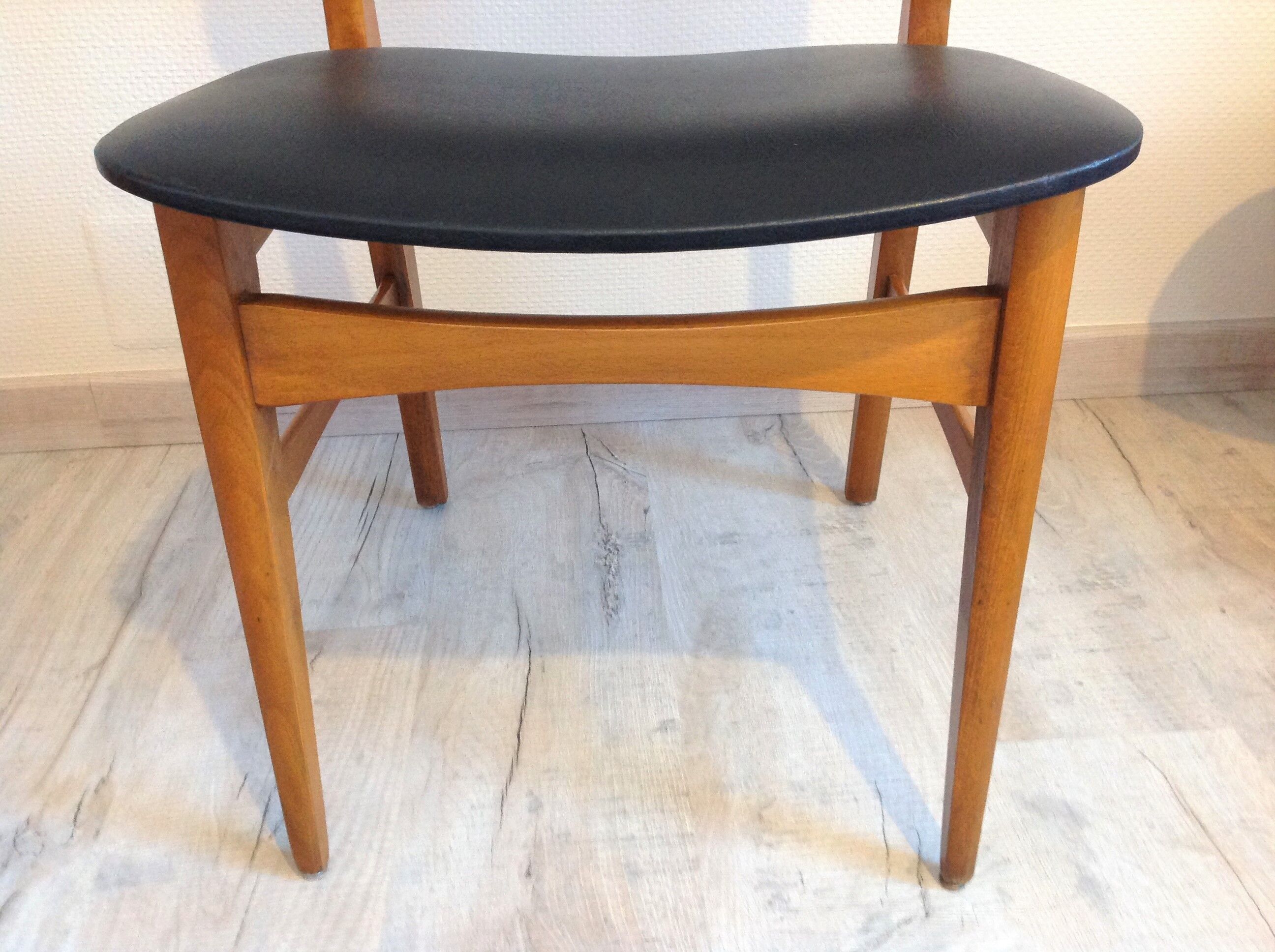 Scandinavian chair in beech and imitation leather black / vintage 60s-70s