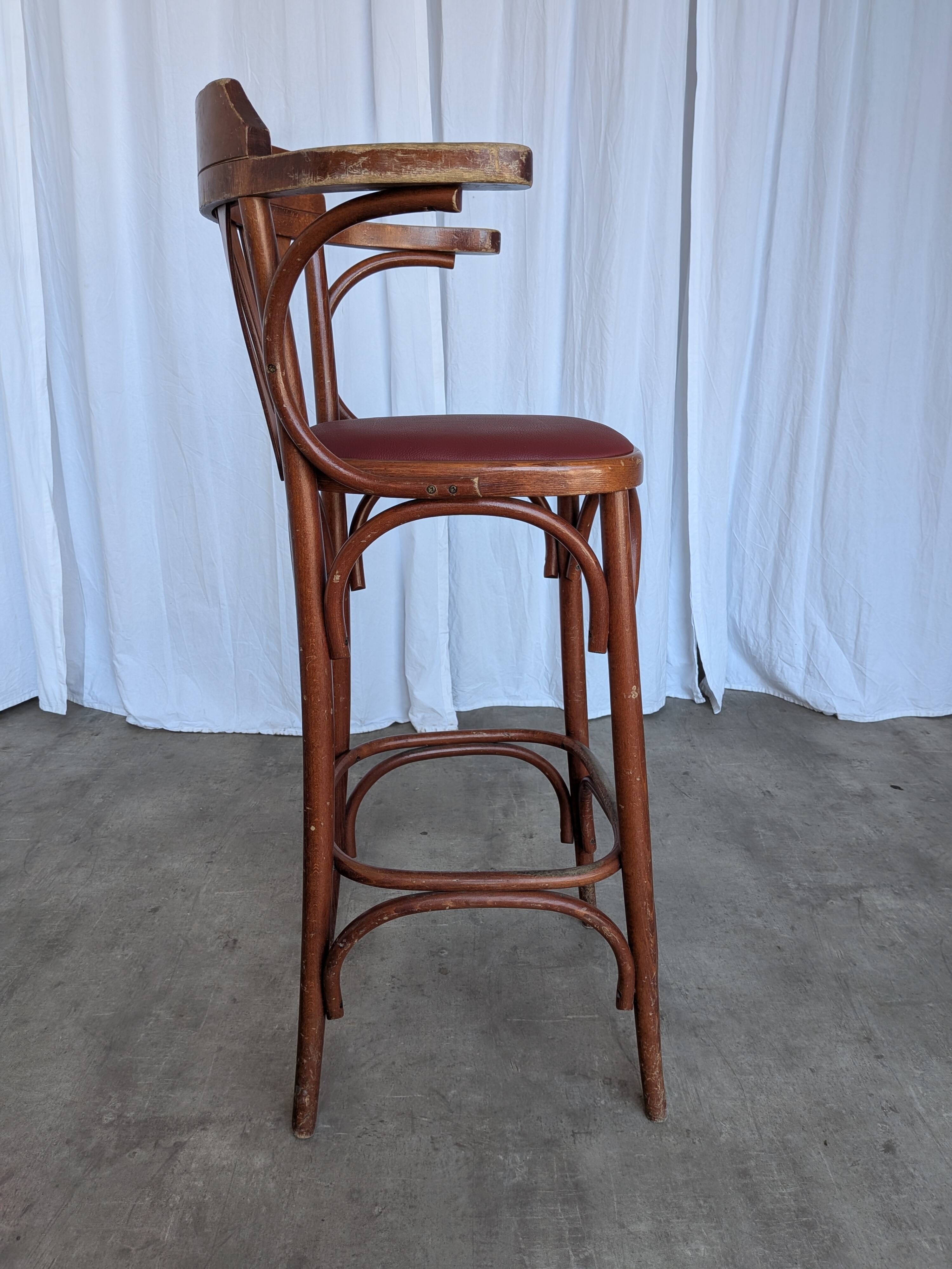 Fauteuil de bar de style Thonet Irish Pub / Siège en simili cuir rouge, milieu du siècle