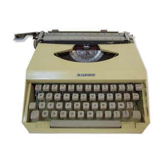Mercedes typewriter elite character 1969