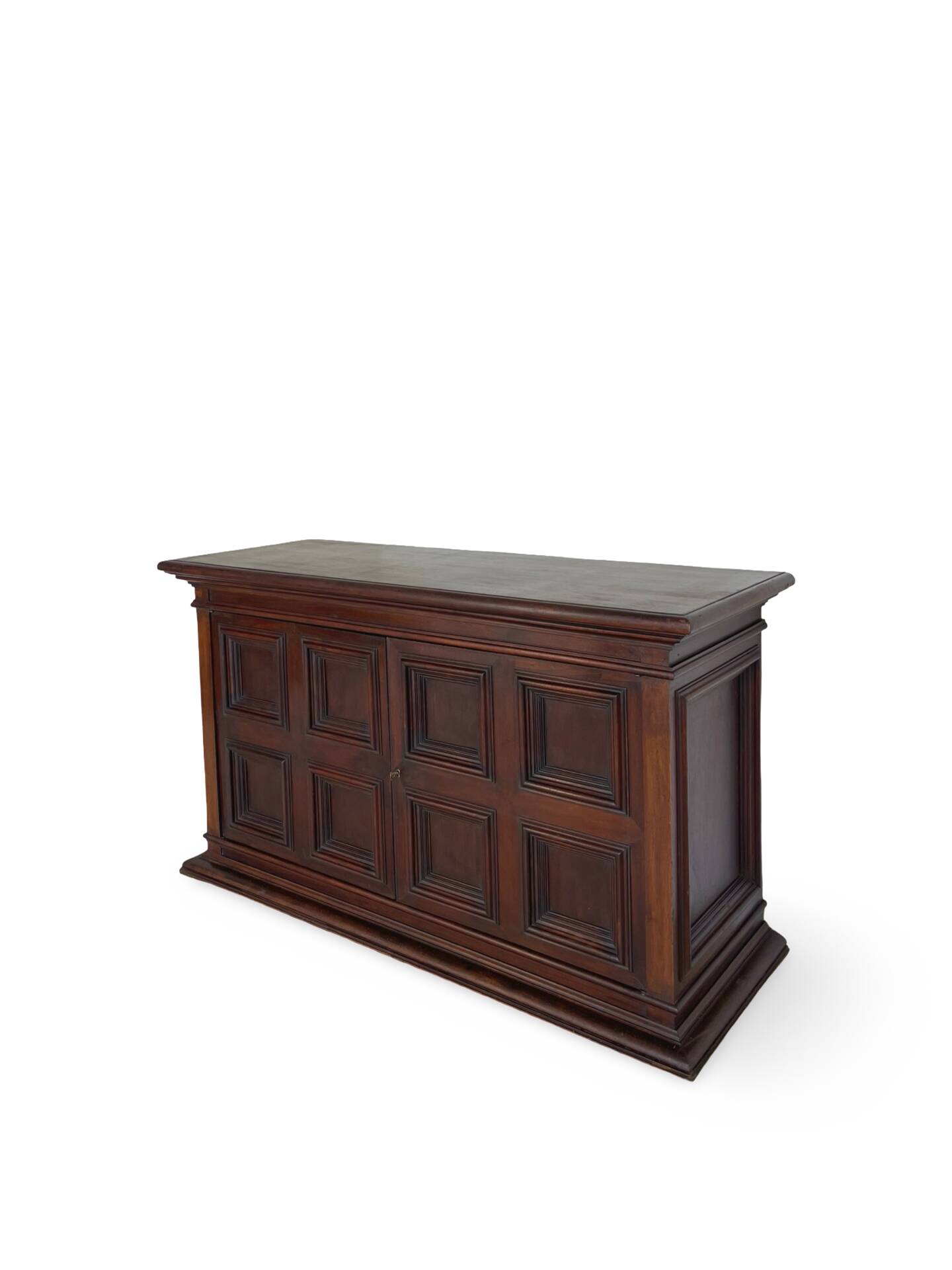 The high-quality Italian Renaissance Revival credenza, 1920s/1930s