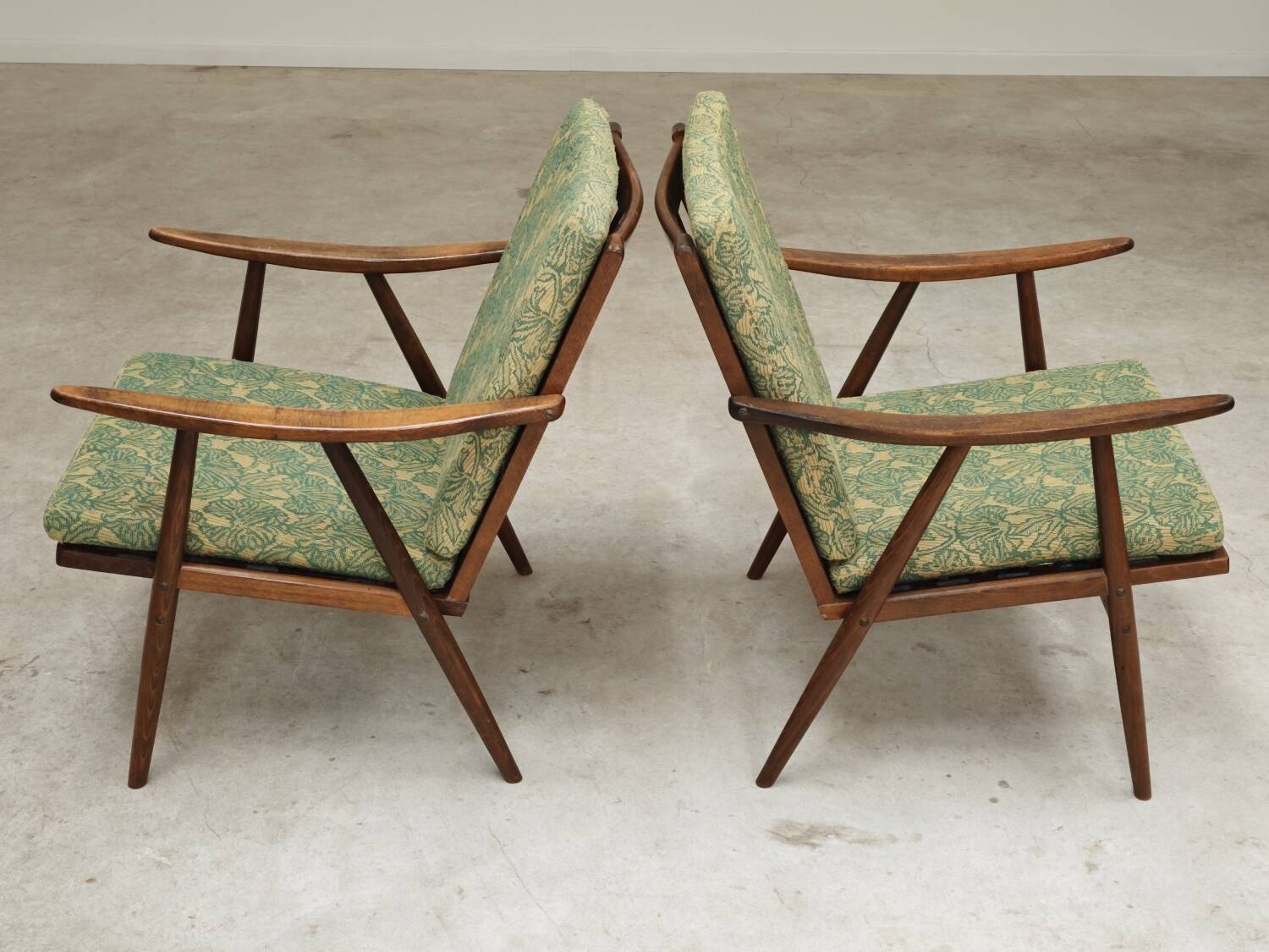Pair of green flower boomerang armchairs by Antonin Suman for Ton (Thonet)