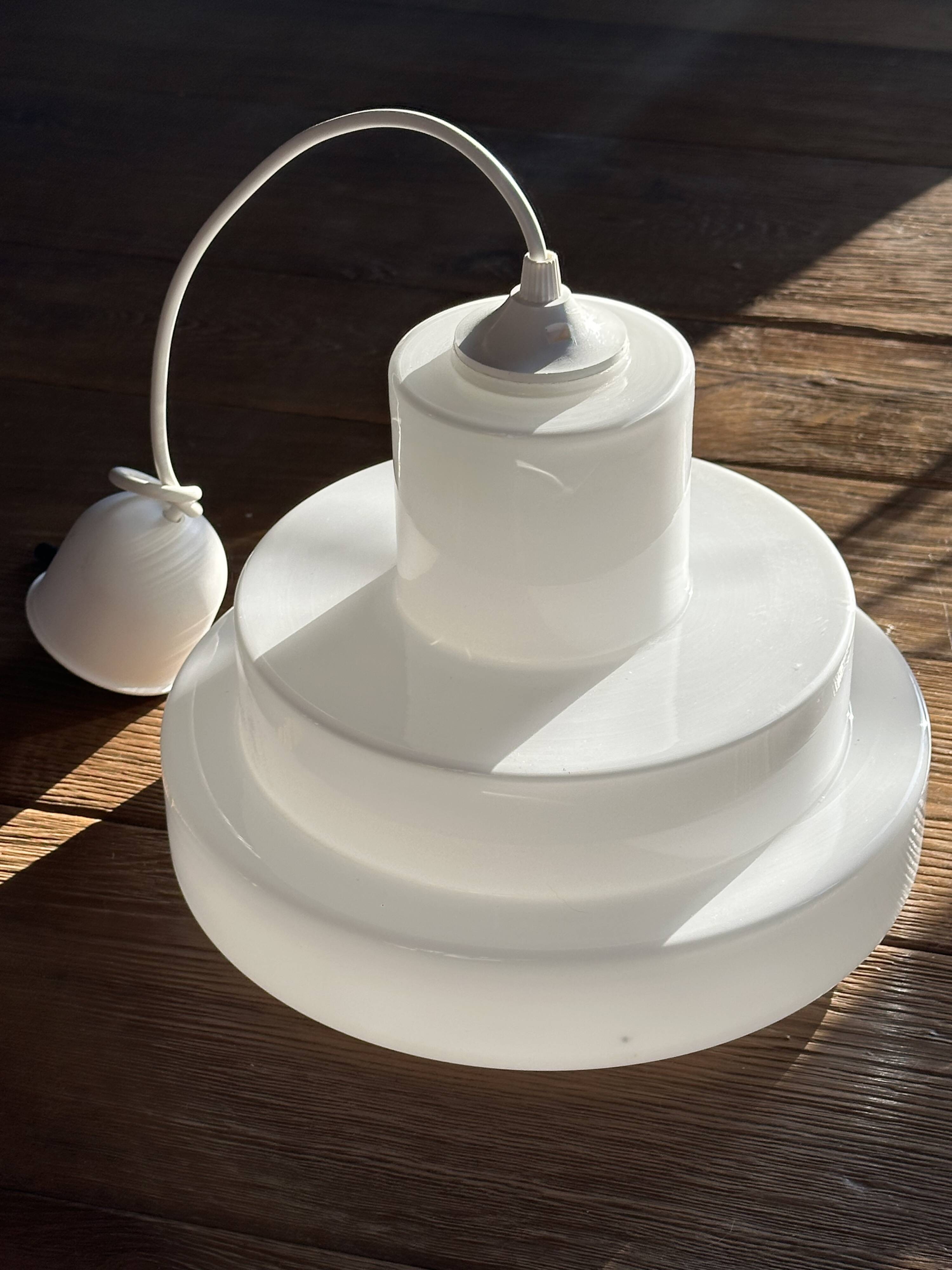 White vintage suspension – 70s style