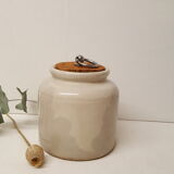 Sandstone pot with lid